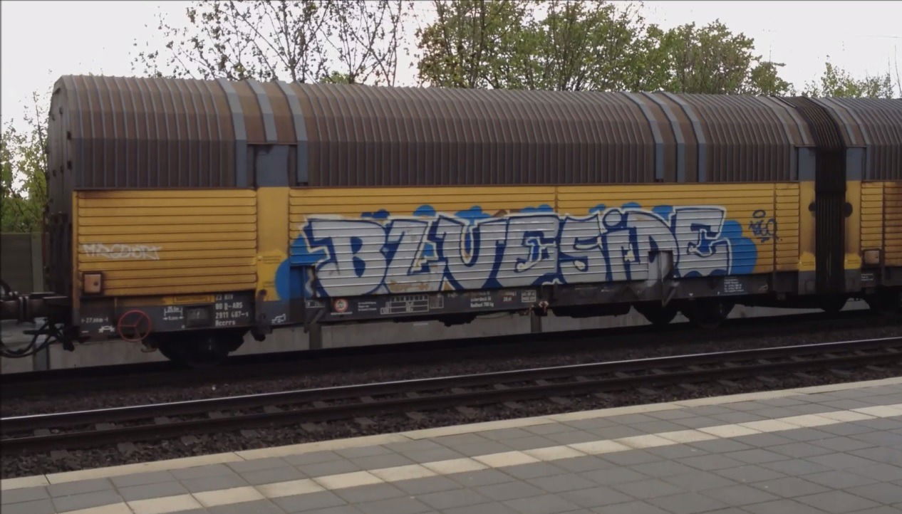 Graffiti Train - Photo by ZUGZWANG