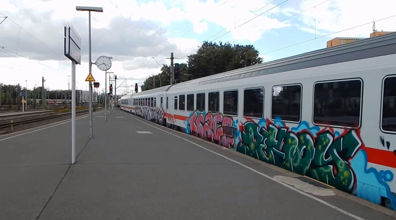 Graffiti Train - Photo by ZUGZWANG (2017)