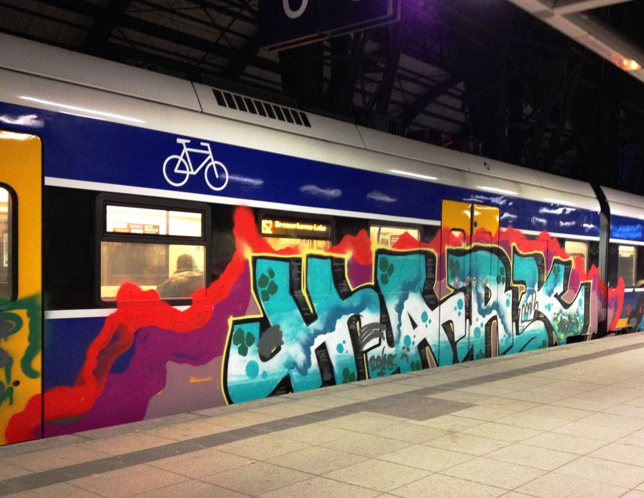 Graffiti Train - Photo by ZUGZWANG - hark (2018)