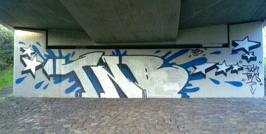 Graffiti Bombing - Photo by ZUGZWANG - tnb