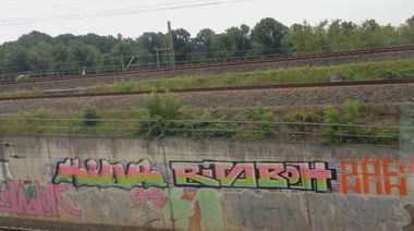 Graffiti Bombing - Photo by ZUGZWANG - kior, rizboh