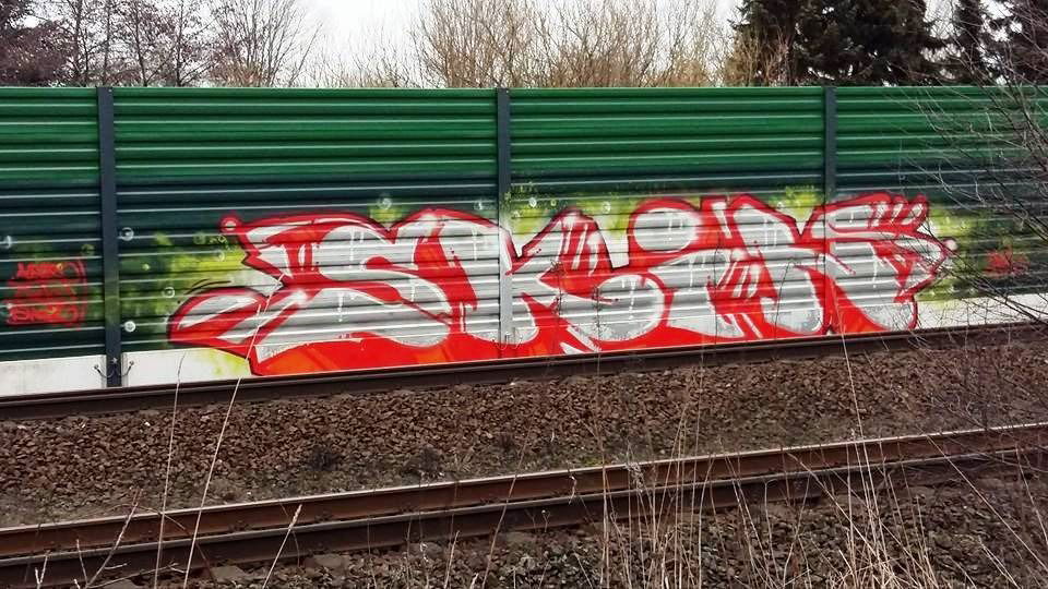 Graffiti Bombing - Photo by ZUGZWANG - skin (2014)