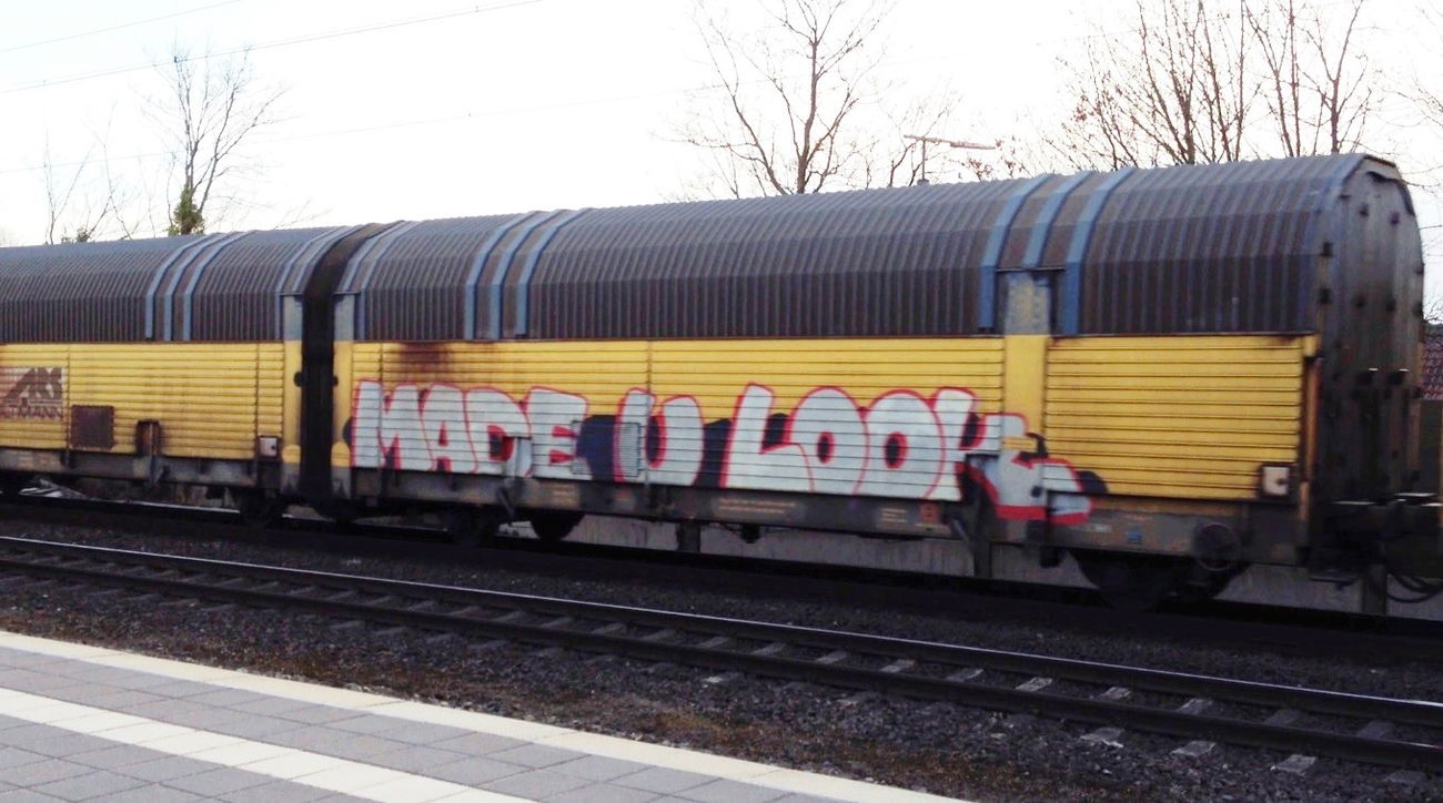 Graffiti Train - Photo by ZUGZWANG