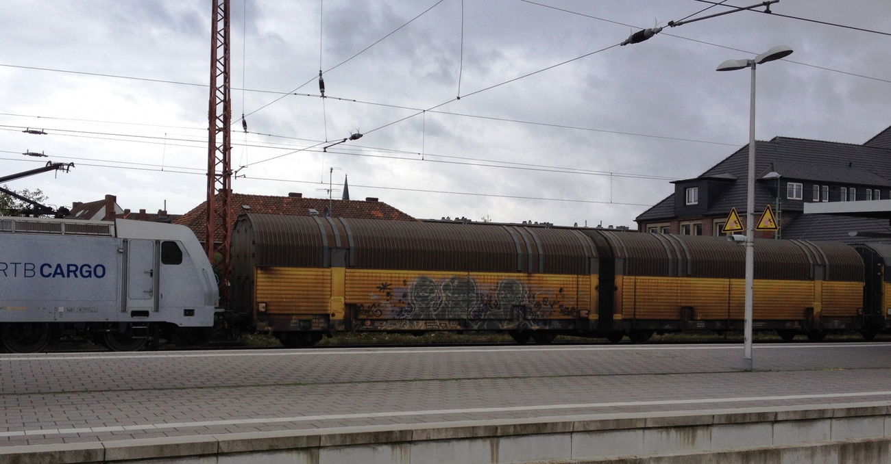 Graffiti Train - Photo by ZUGZWANG