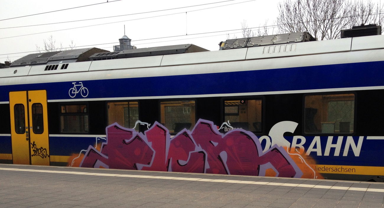 Graffiti Train - Photo by ZUGZWANG (2018)