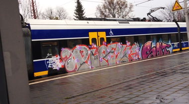 Graffiti Train - Photo by ZUGZWANG - pleez, soit (2017)