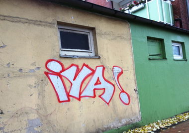 Graffiti Bombing - Photo by ZUGZWANG - iya