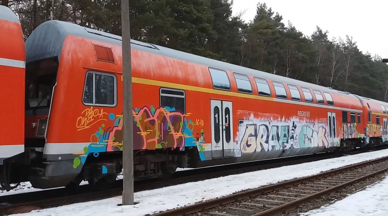 Graffiti Train - Photo by ZUGZWANG