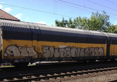 Graffiti Train - Photo by ZUGZWANG - 911, snob