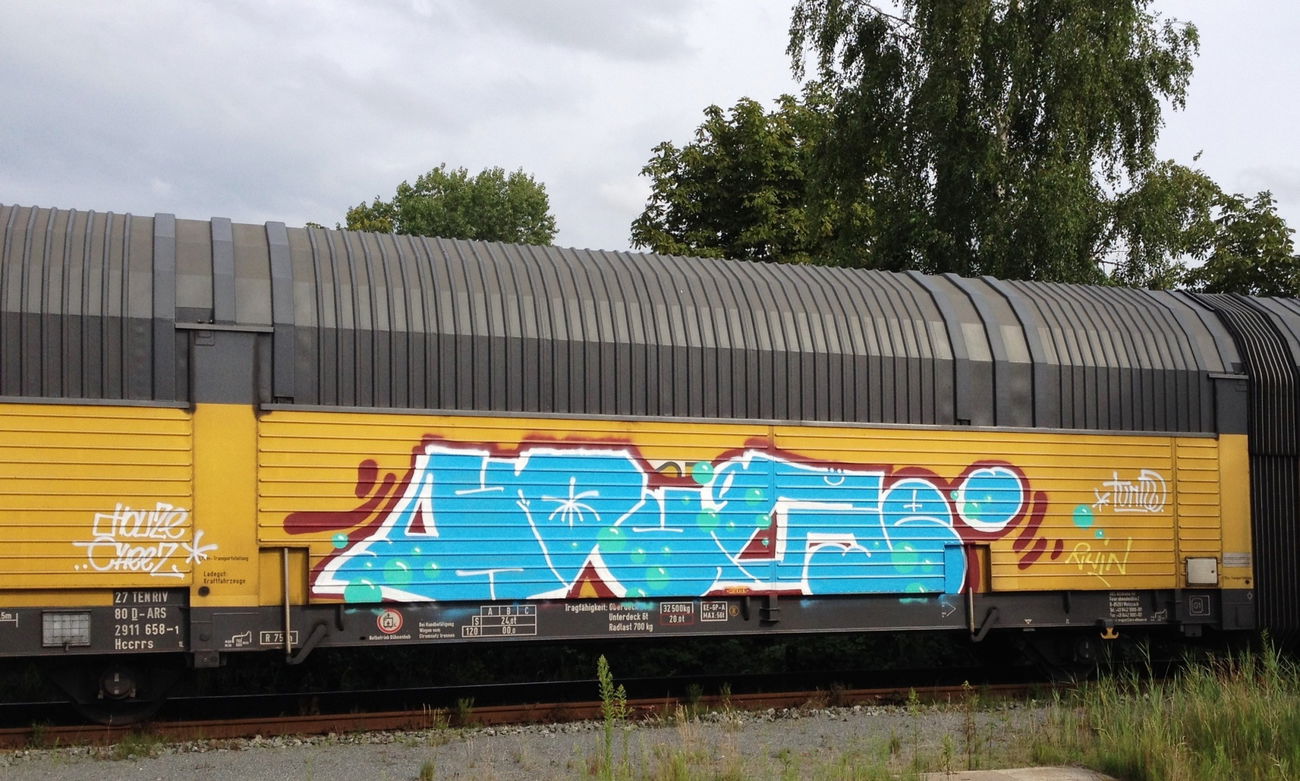 Graffiti Train - Photo by ZUGZWANG