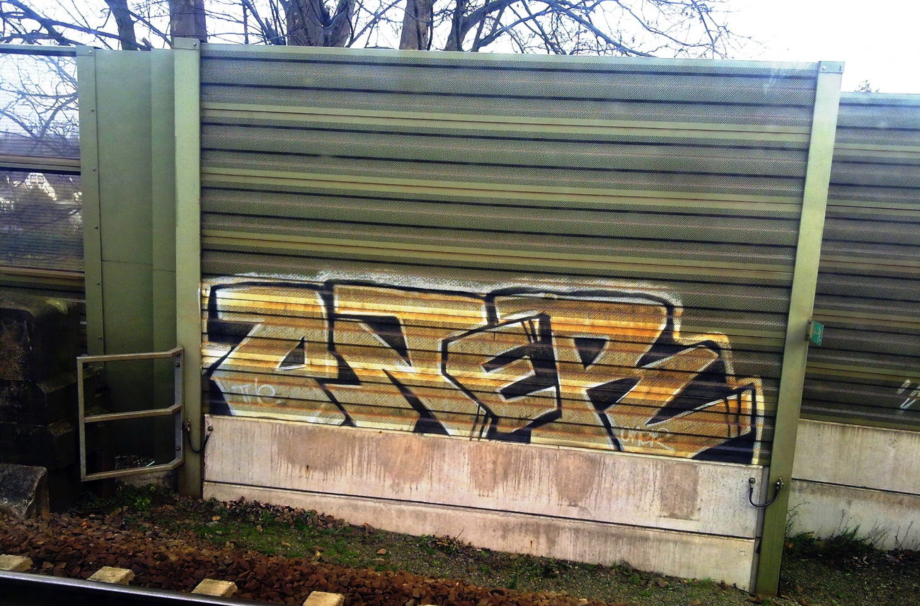 Graffiti Bombing - Photo by ZUGZWANG