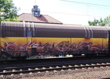 Graffiti Train - Photo by ZUGZWANG