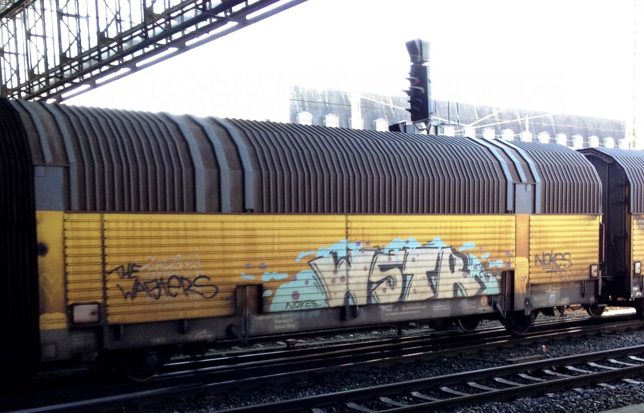 Graffiti Train - Photo by ZUGZWANG