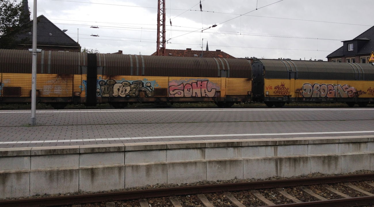Graffiti Train - Photo by ZUGZWANG