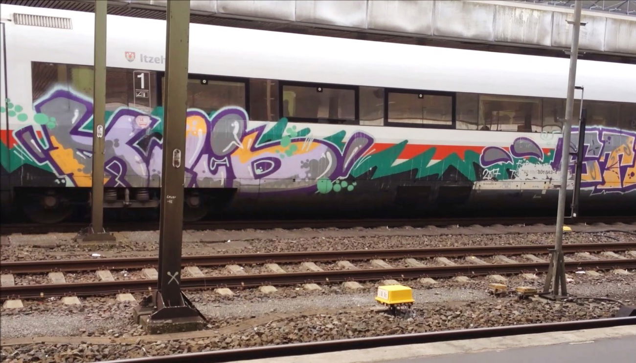 Graffiti Train - Photo by ZUGZWANG (2017)