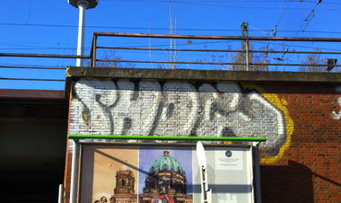 Graffiti Bombing - Photo by ZUGZWANG - shotwo