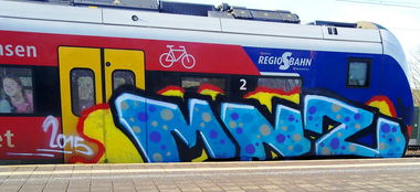 Graffiti Train - Photo by ZUGZWANG - mnz, bremerhaven, 27 (2015)