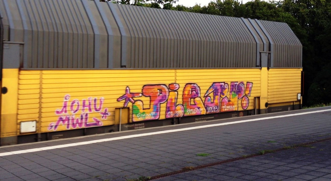 Graffiti Train - Photo by ZUGZWANG