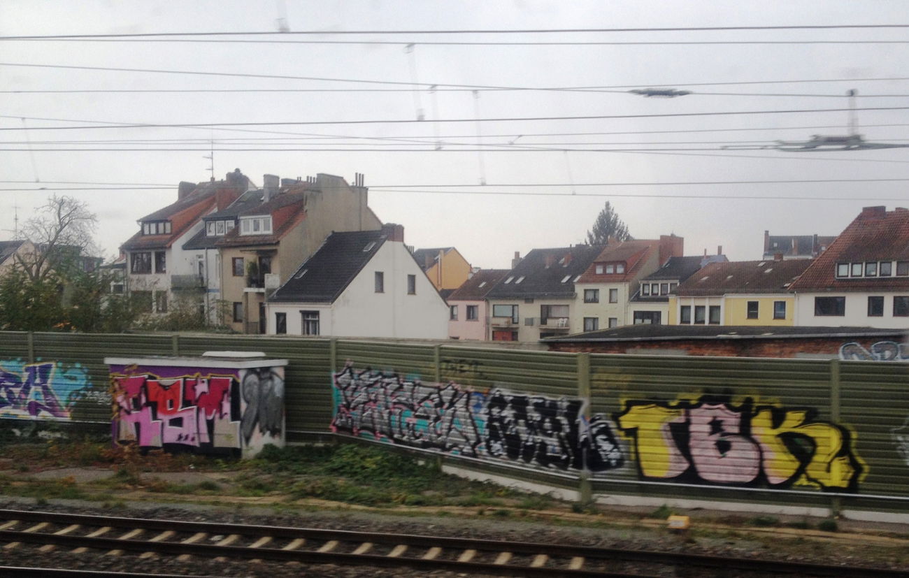 Graffiti Bombing - Photo by ZUGZWANG - abm, tbk