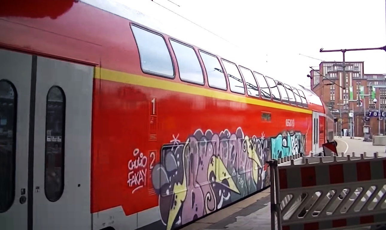 Graffiti Train - Photo by ZUGZWANG