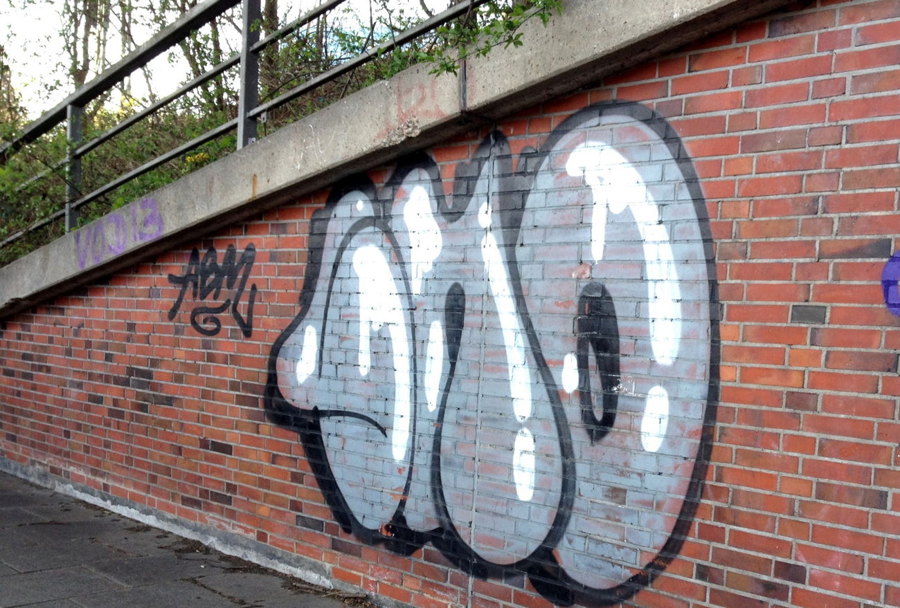 Graffiti Bombing - Photo by ZUGZWANG