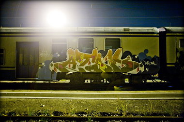 Graffiti Train - Photo by ZUGZWANG - atom, one