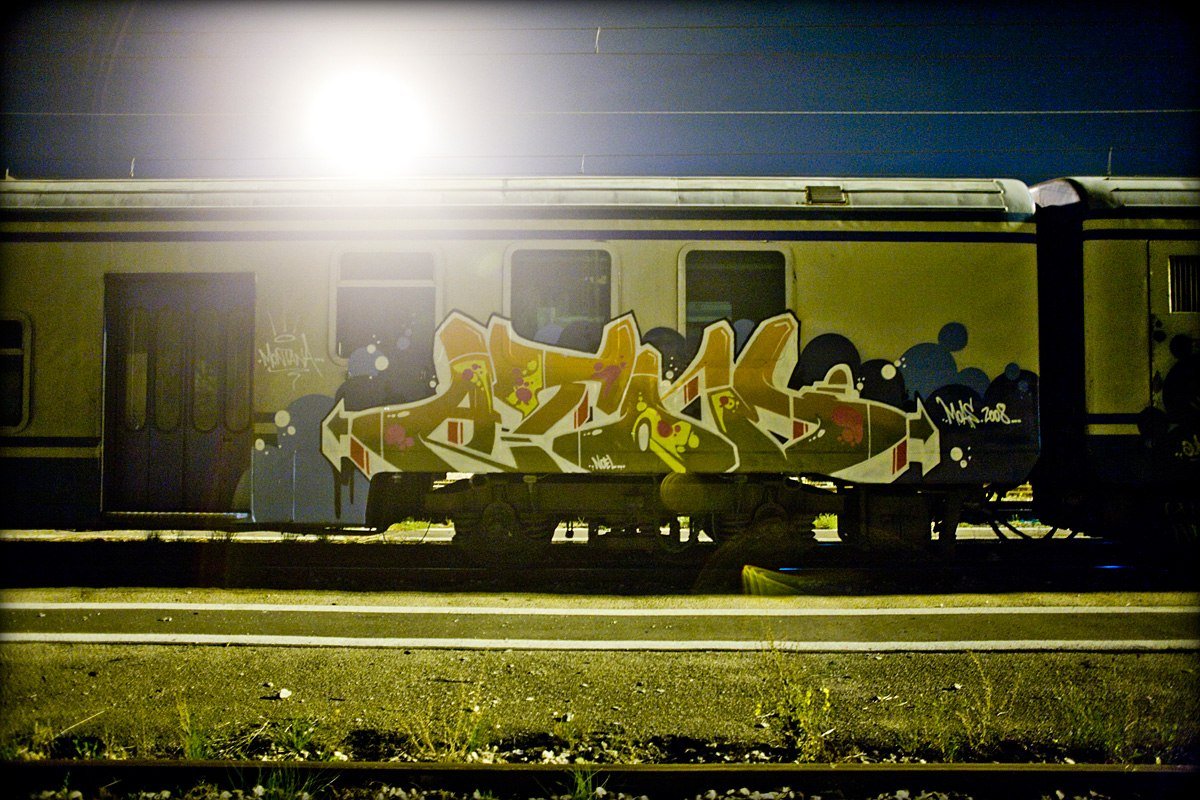 Graffiti Train - Photo by ZUGZWANG - atom, one