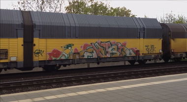 Graffiti Train - Photo by ZUGZWANG