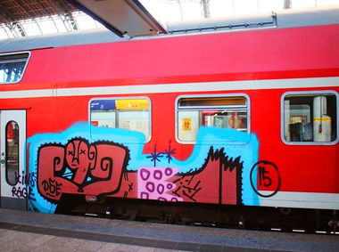 Graffiti Train - Photo by ZUGZWANG - rage, kins, das (2015)