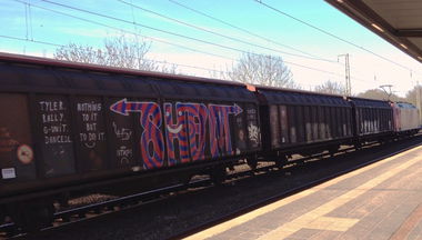 Graffiti Train - Photo by ZUGZWANG