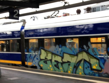 Graffiti Train - Photo by ZUGZWANG - zeat