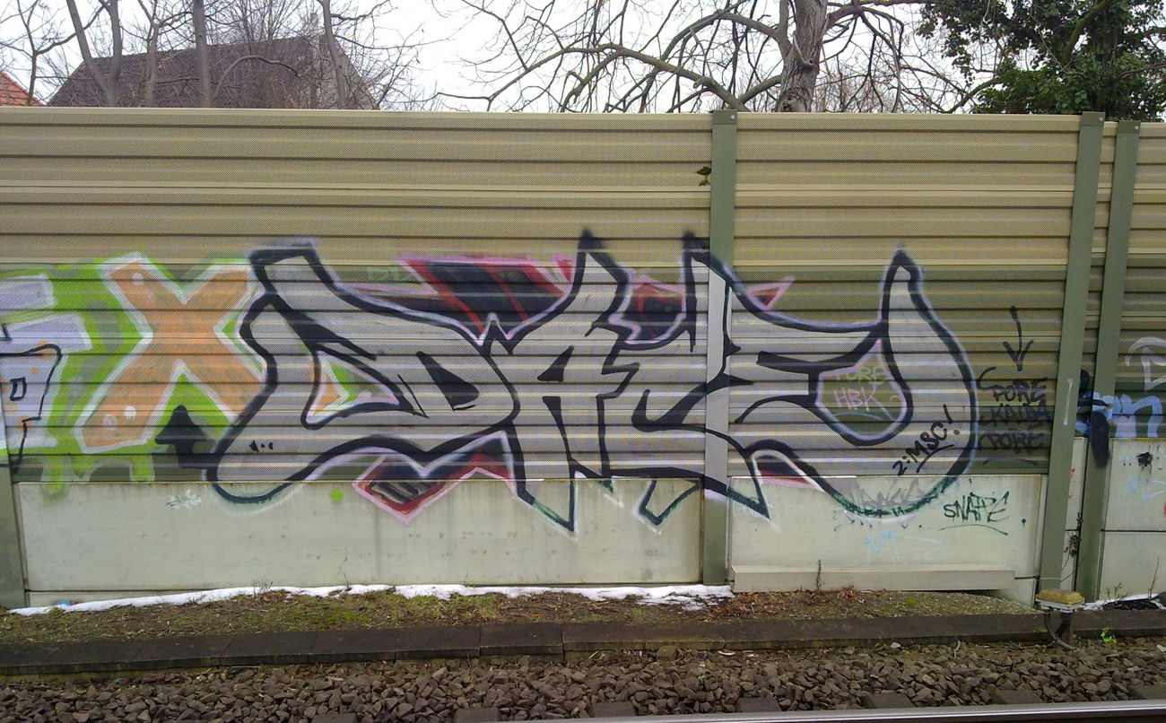 Graffiti Bombing - Photo by ZUGZWANG