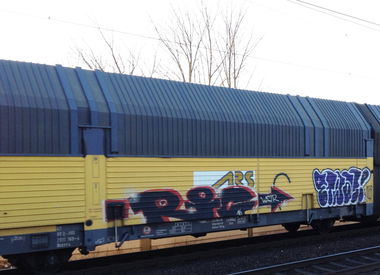 Graffiti Train - Photo by ZUGZWANG - ric