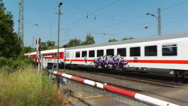 Graffiti Train - Photo by ZUGZWANG