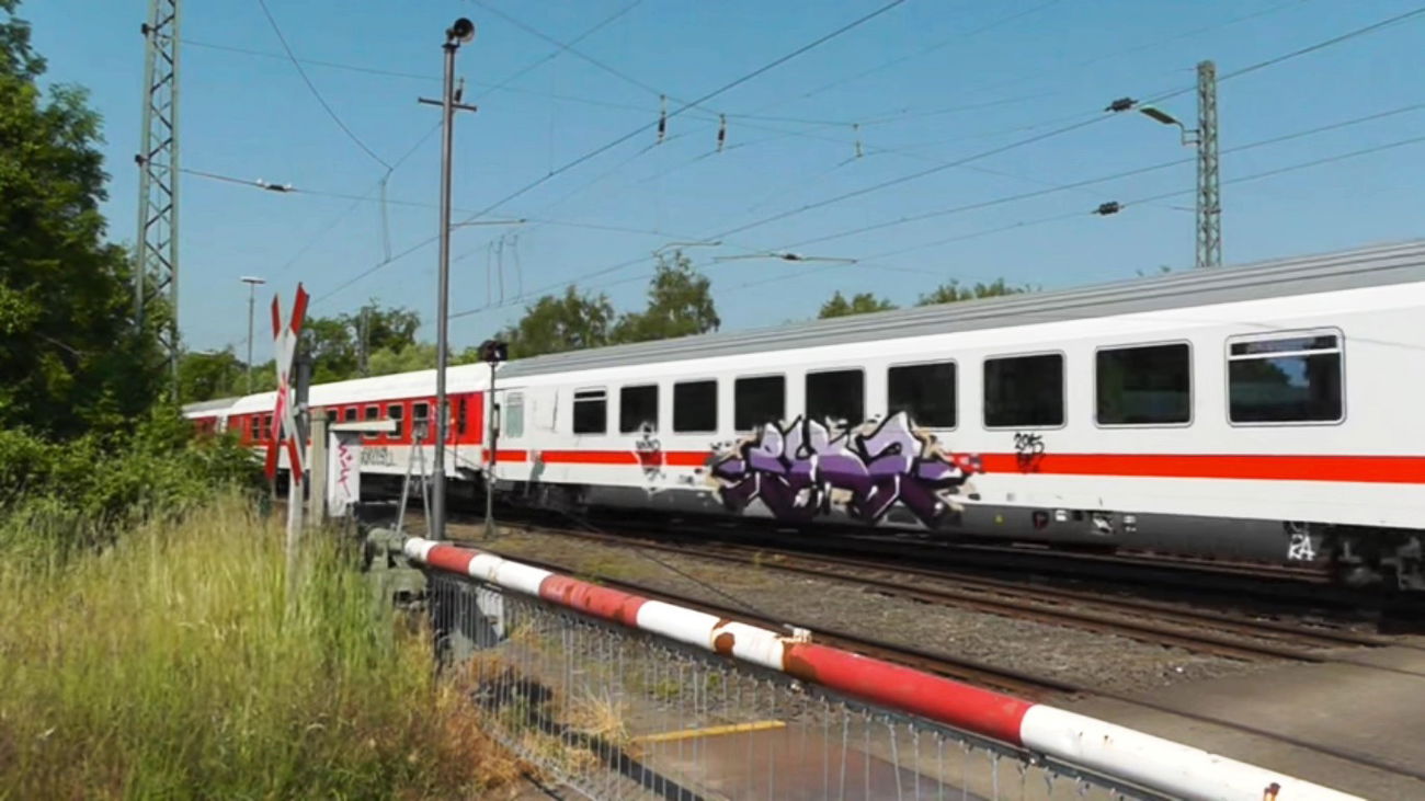 Graffiti Train - Photo by ZUGZWANG