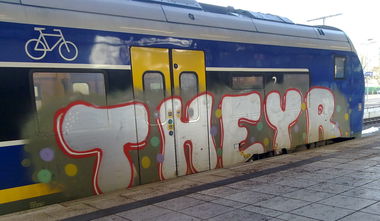 Graffiti Train - Photo by ZUGZWANG - theyr (2017)