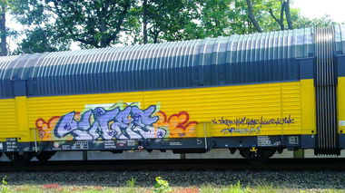 Graffiti Train - Photo by ZUGZWANG