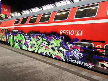 Graffiti Train - Photo by ZUGZWANG (2016)