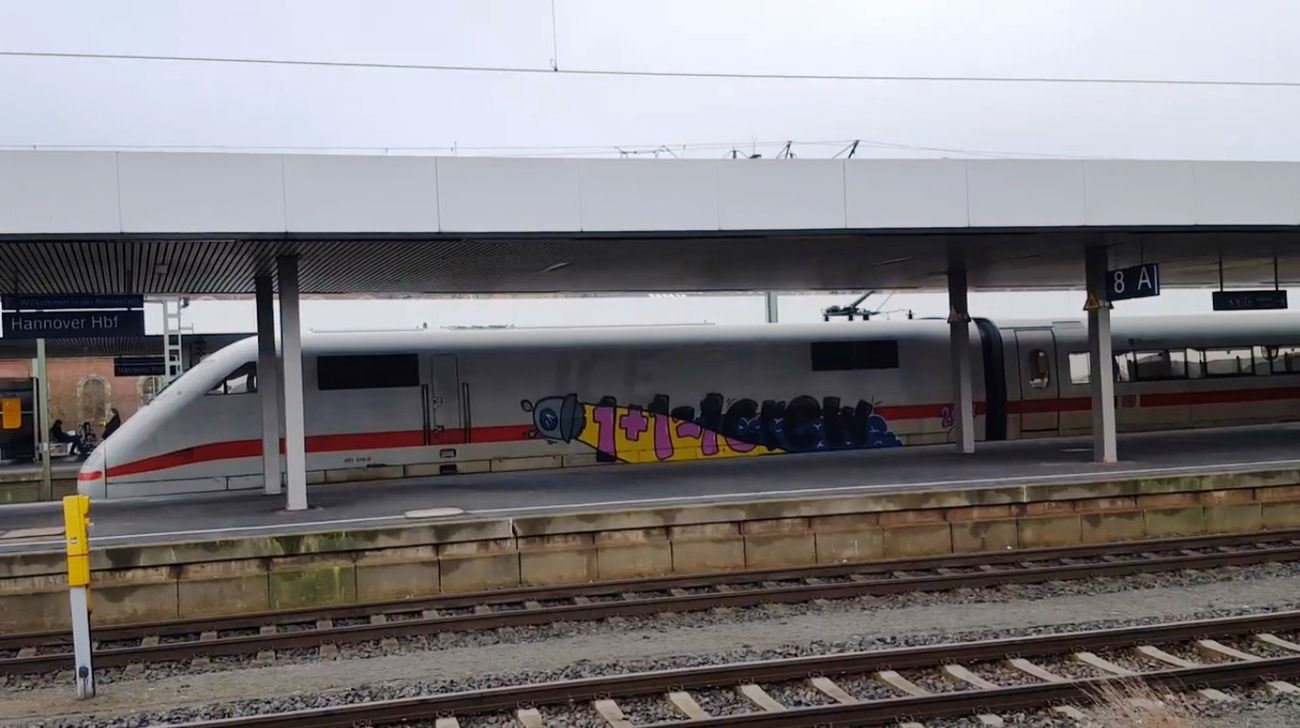 Graffiti Train - Photo by ZUGZWANG