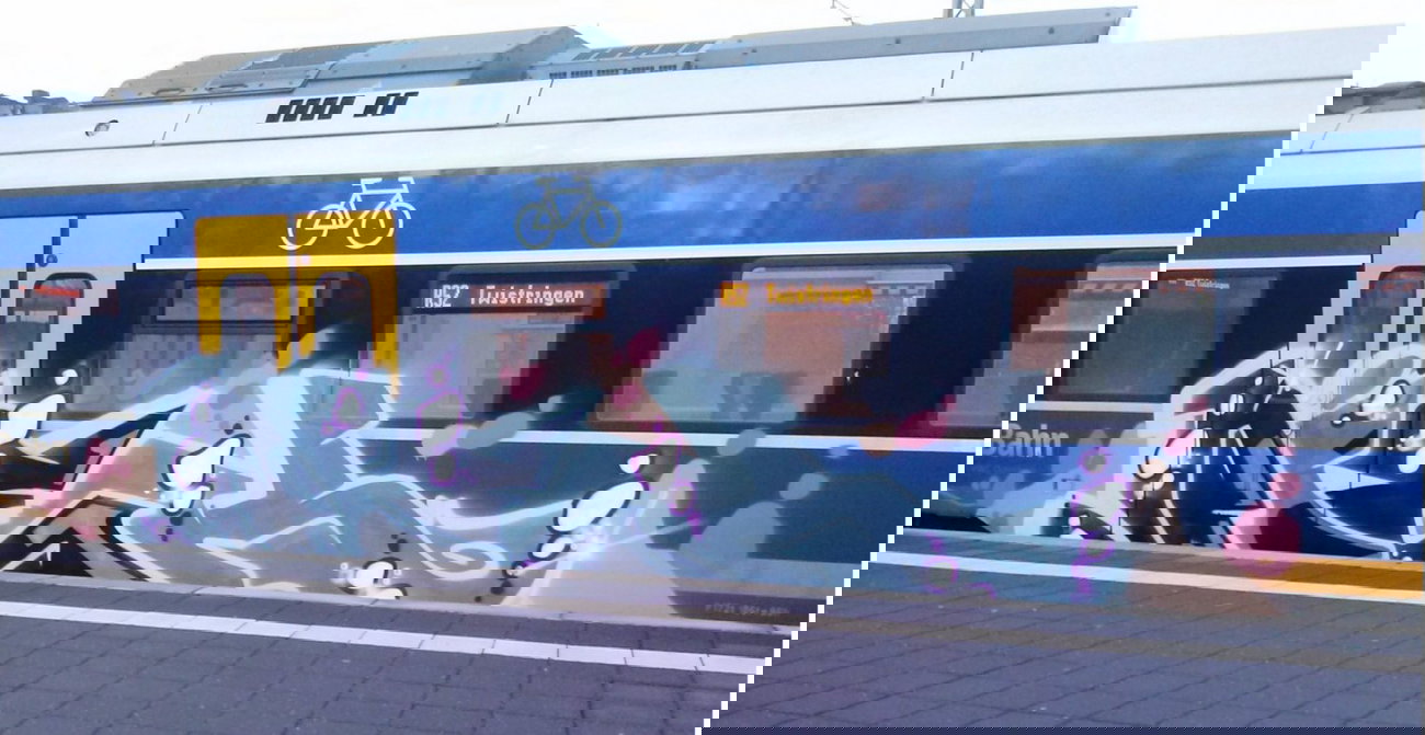 Graffiti Train - Photo by ZUGZWANG - niek, bremerhaven, 27 (2015)