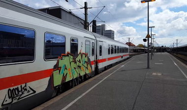 Graffiti Train - Photo by ZUGZWANG (2017)