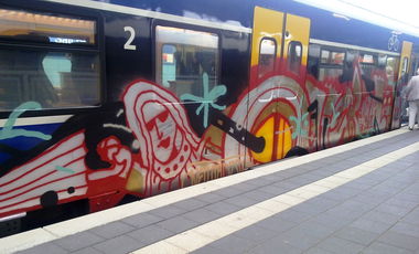 Graffiti Train - Photo by ZUGZWANG (2016)