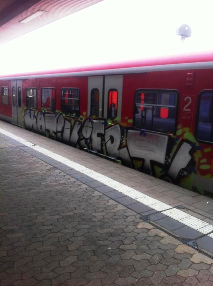Graffiti Train - Photo by ZUGZWANG (2016)