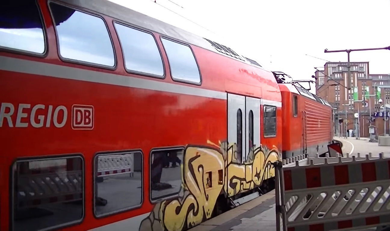 Graffiti Train - Photo by ZUGZWANG