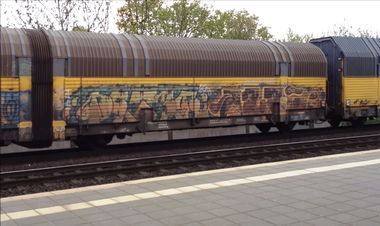 Graffiti Train - Photo by ZUGZWANG