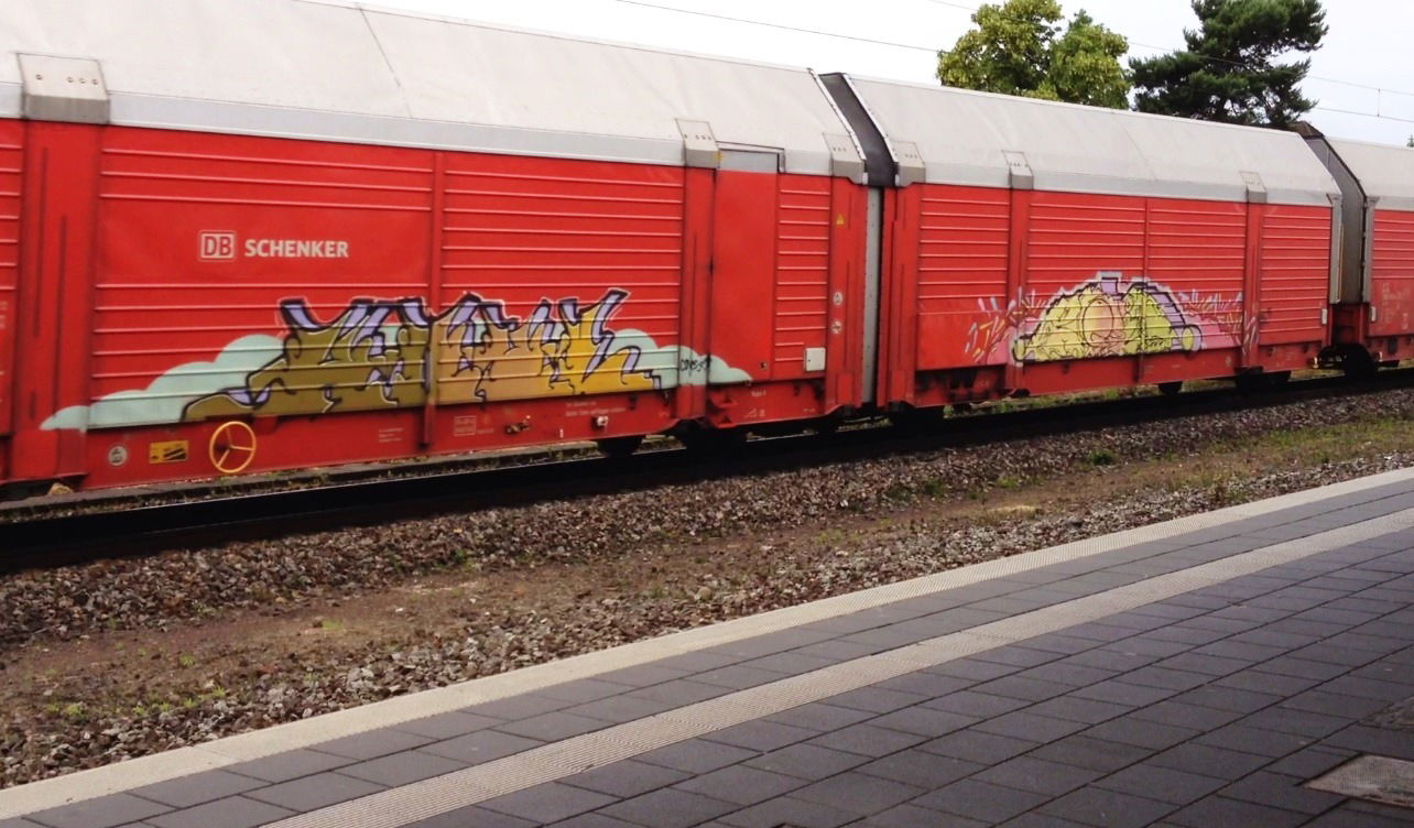 Graffiti Train - Photo by ZUGZWANG