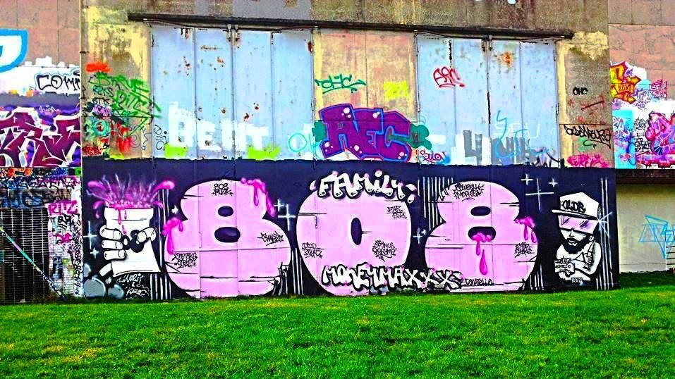 Graffiti Wall - Photo by ZUGZWANG - 808, family, moneymaxxx