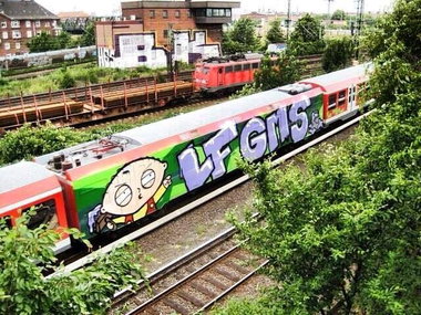 Graffiti Train - Photo by ZUGZWANG - gms, family, guy