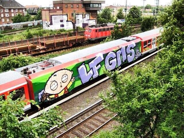 Graffiti Train - Photo by ZUGZWANG - gms, family, guy