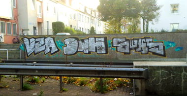 Graffiti Bombing - Photo by ZUGZWANG - vza, swk